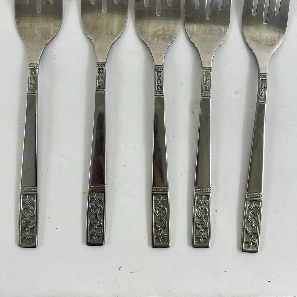 Customcraft CUS3 Fleur De Lis Stainless Flatware Set Lot 18 Forks Spoons Knives